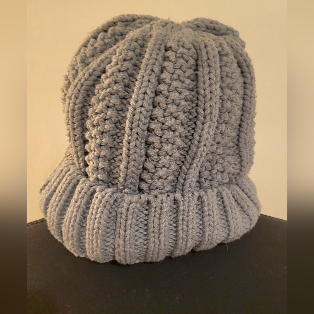 Time and Tru Gray Knit‎ Puffy Beanie W/Warm Fleece Inrlterior (One Size)